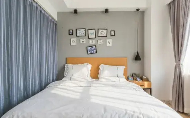 Shengjia Theme Hotel (Guangzhou Dashi Metro Station)