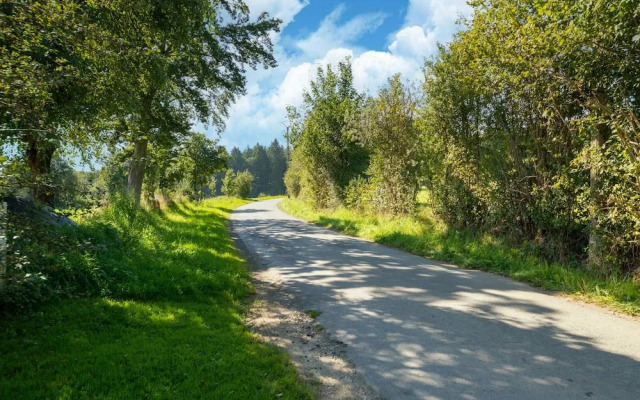 Spacious Getaway Near Spa F1