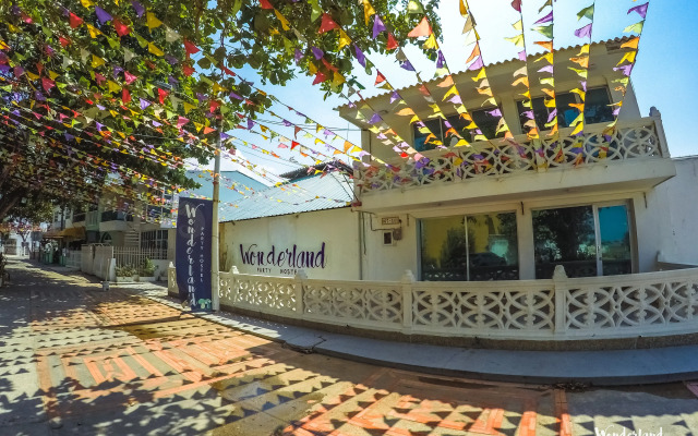 Wonderland Hostel By GB Collection