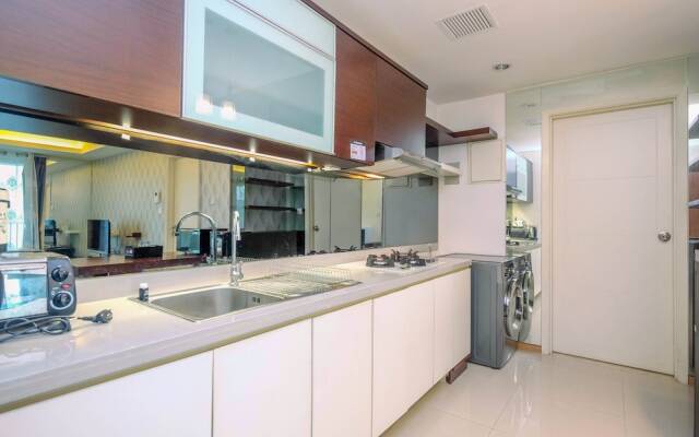 Minimalist Furnished 1BR Apartment at Casa Grande Residence