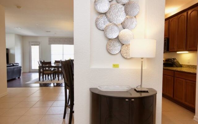 Pool Side Escape 3 Bedroom Condo