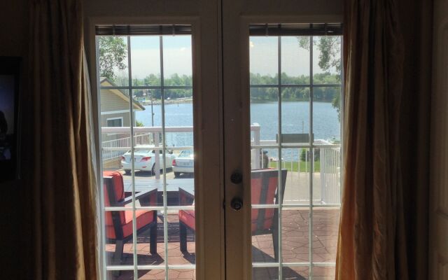 Bayside Inn & Waterfront Suites