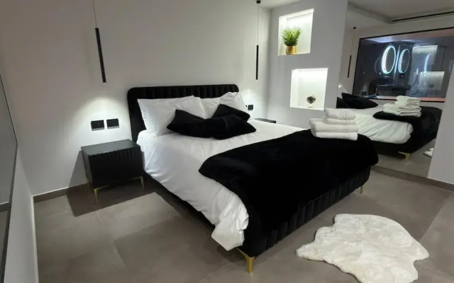 Coco Noir Luxury Villa