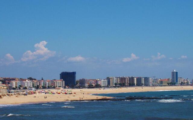 Atlantic Ocean & Pool Apartment