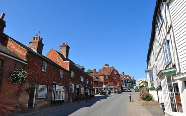 Rustic Holiday Home in Goudhurst Kent with Private Parking