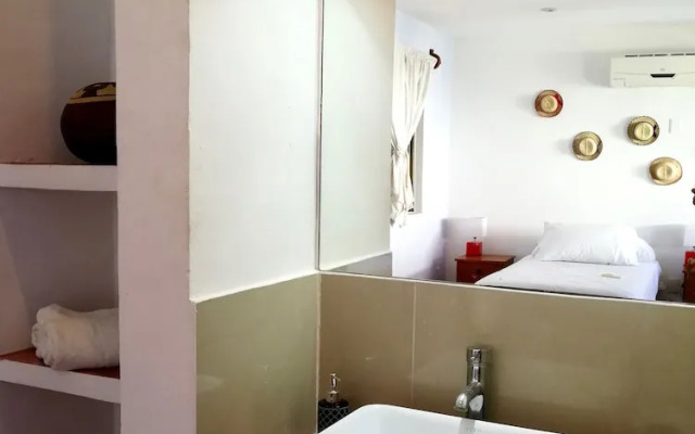 Amanecer y Mañana Private Room - Tulum Town