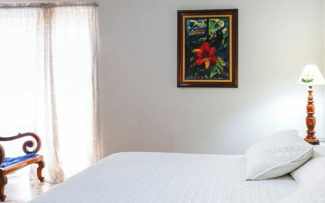 Spacious Cuernavaca House Pool Grill