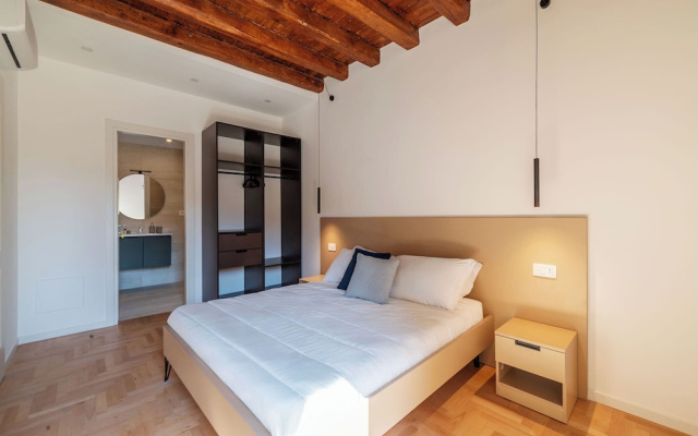 Modern Rooms & Apartments near Colosseum