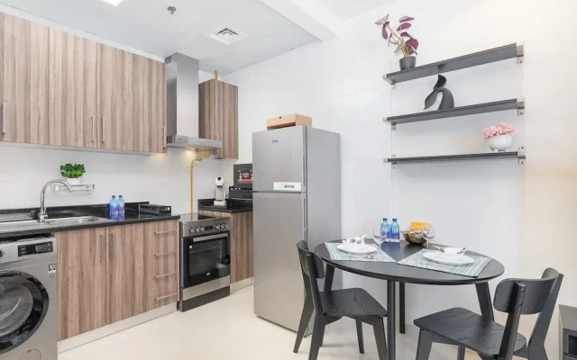 Heaven Crest Vacation Homes Downtown - Studio, 1, & 3 Bedroom Suites 2 minute walk to Dubai Mall and Burj Khalifa