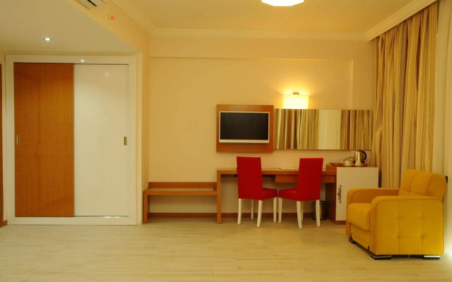 Side Legend Hotel
