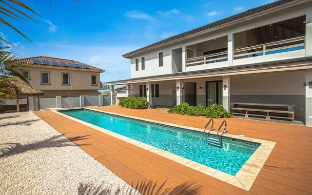 Luxurious Ocean View Getaway!
