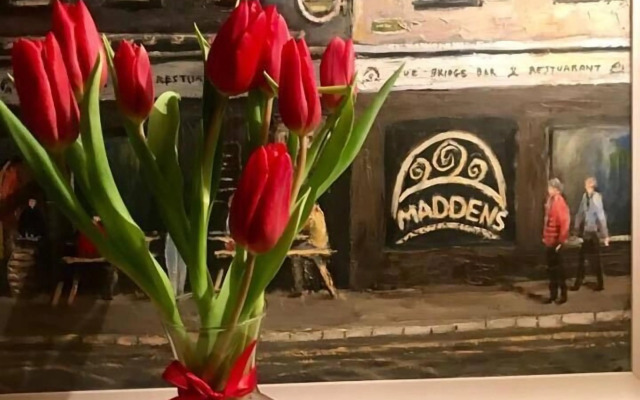 Maddens Bridge Bar, Restaurant & Guesthouse