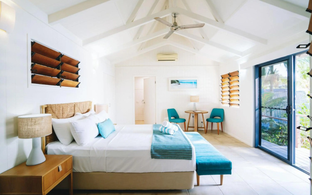 Palm Bay Resort – Guest Rooms – Long Island