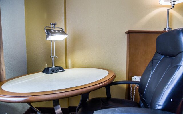 Quality Inn & Suites Near the Theme Parks