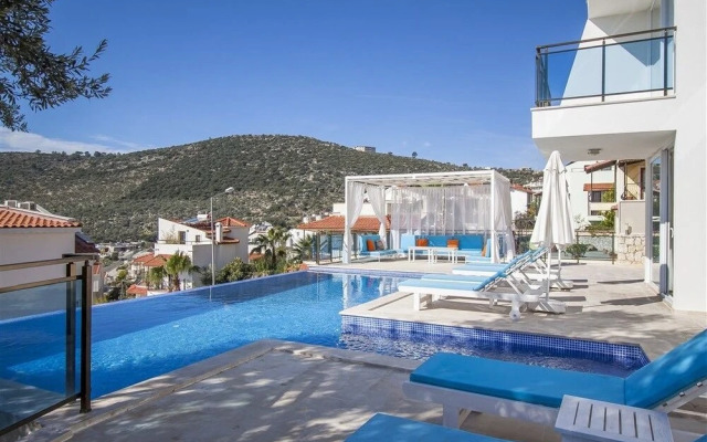 Villa Lotus by Akdenizvillam