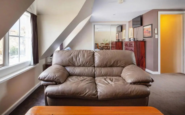 Upstairs Studio Apartment with street access
