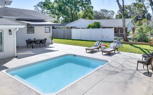 Lakeland Retreat w/ Private Pool & Yard Games!