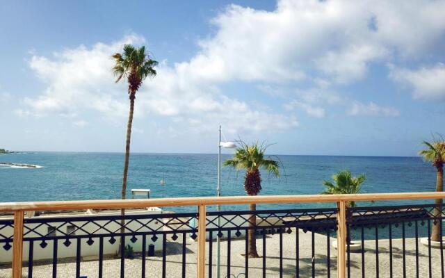 Poseidon 51 - Beachfront Two Bedroom Apartment