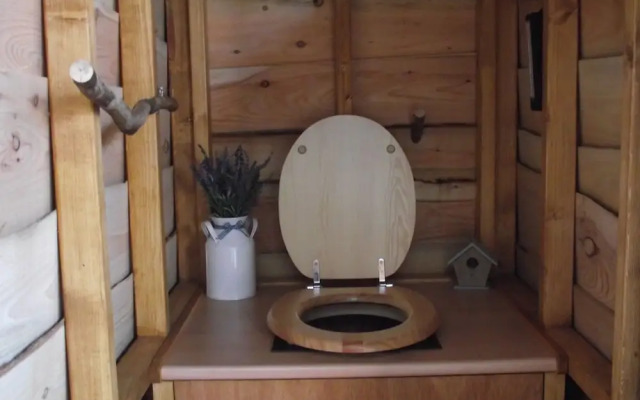 Broomhills Farm River Eco Pods
