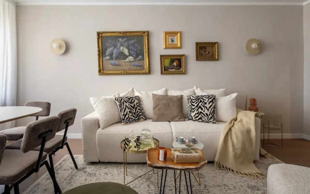 Views of all the Palaces 2BR Stunner