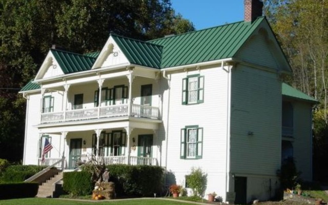 The Mountain Rose Inn