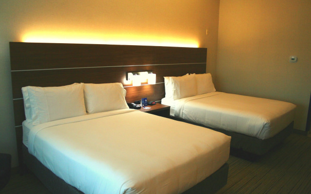 Holiday Inn Express Hotel & Suites Marina - State Beach Area by IHG