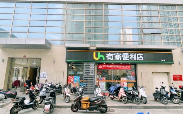 Manqi Boutique Cinema Apartment (Nanchang Coco Yuecheng Branch)