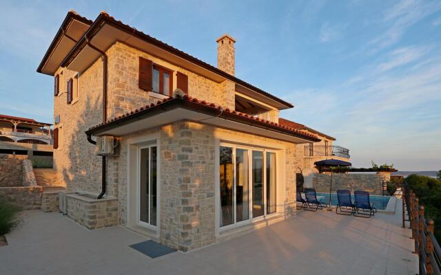 Lurda in Linardići with 4 bedrooms and 2 bathrooms