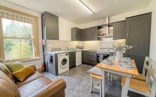 Host Stay Upper Tything Apartment