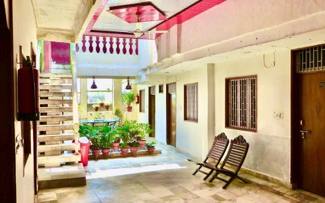 Hotel Saniya Palace