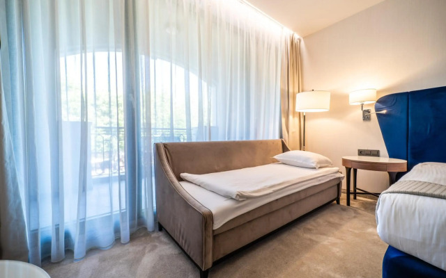 Astor Garden Hotel