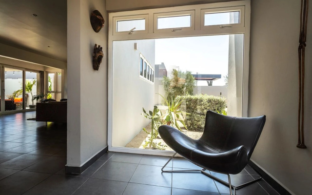 Stunning Modern Home, Near Beaches Full AC