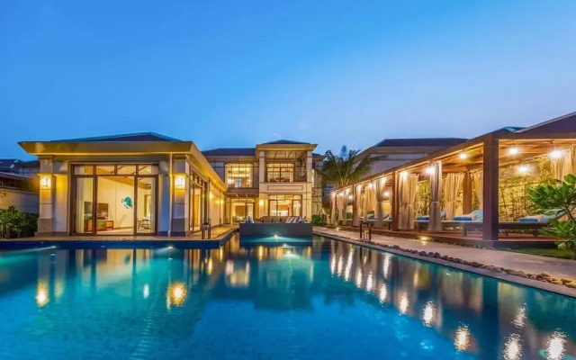 Luxe 5BR Villa: Beachfront Breakfast Pool