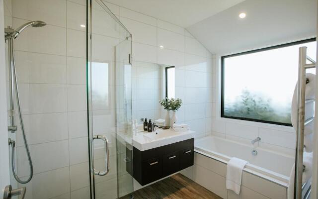 Minaret Ridge - Sleeps 8 - Mountain Views