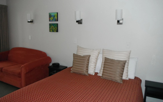 Cranford Oak Motel – Guest Rooms – Christchurch