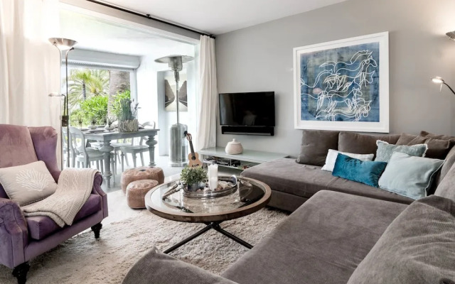 COS-Luxury 3 bedroom apartment frontline beach