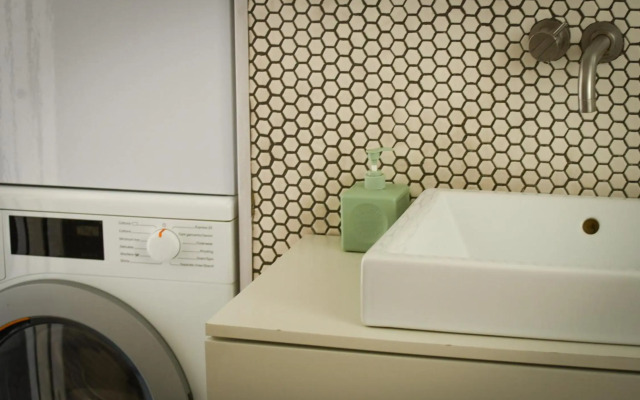 Modern and Bright 3BR apartment with 2 Balconies