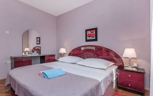 Apartment and Rooms Tatjana