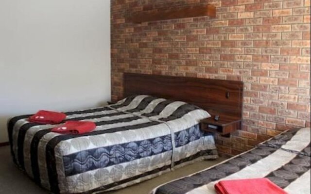 Woomargama Village Hotel Motel