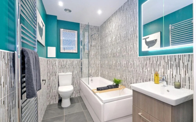 Stunning Central Two Bedroom Executive Apartment