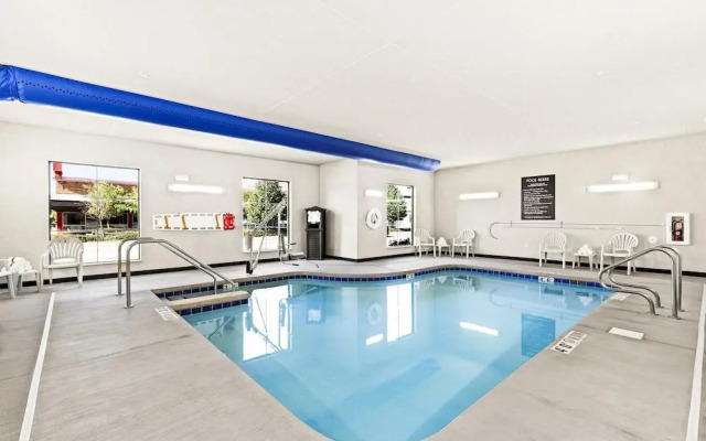 Cobblestone Hotel & Suites - Superior