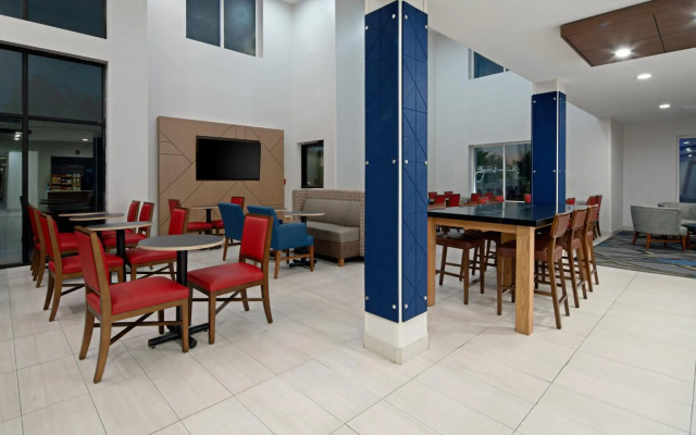 Holiday Inn Express Hotel & Suites Fresno South by IHG