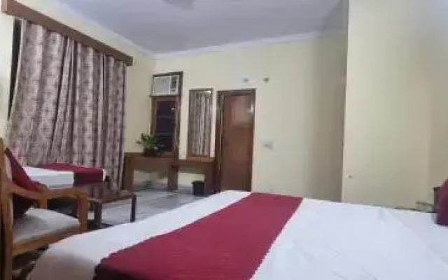 Hotel Shri Hari by OYO Rooms