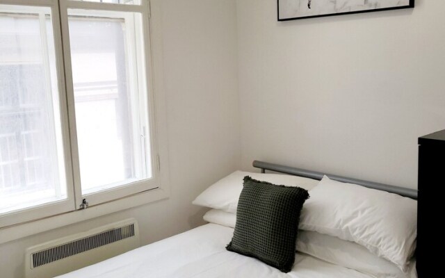 Remarkable 2-bed Apartment in Huddersfield