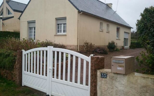 House With 2 Bedrooms in Perros-guirec, With Furnished Garden