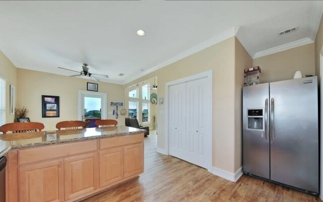 Crazy Cajun 2 Bedroom Home