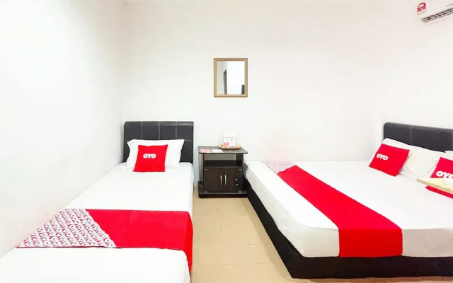 OYO 90324 Muar Station Hotel