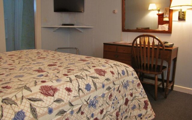Colebrook Country Club & Hotel