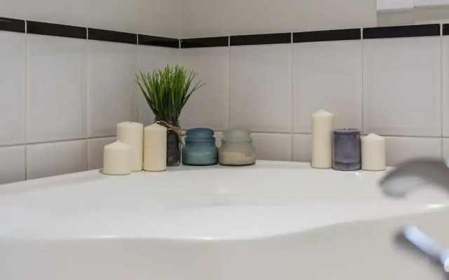 Homey & Elegant 3-bedroom House in the Annex