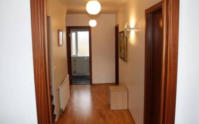 Hellisholar Guesthouse